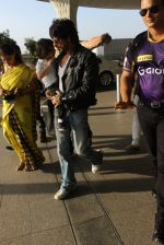 Shahrukh Khan snapped at airport on 16th May 2016